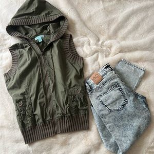 Women’s stylish lightweight hooded vest